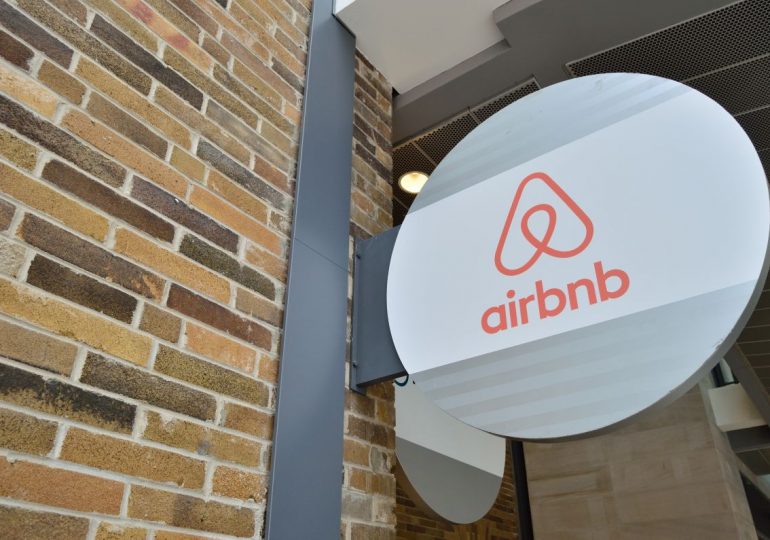 Airbnb осуществит дробление акций, чтобы снизить их стоимость перед IPO