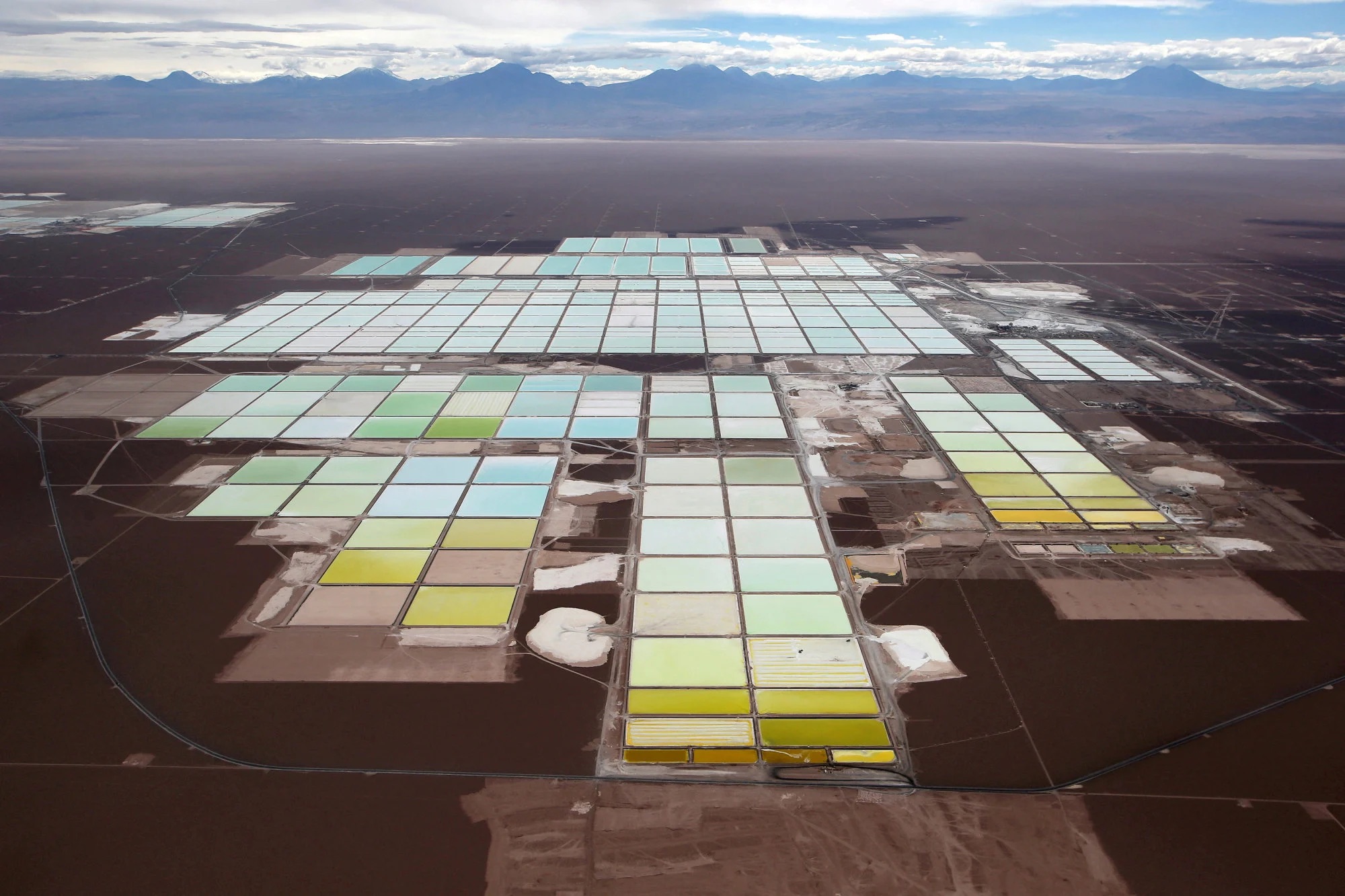 Чилийский промышленный гигант SQM приобрел австралийскую компанию Azure Minerals