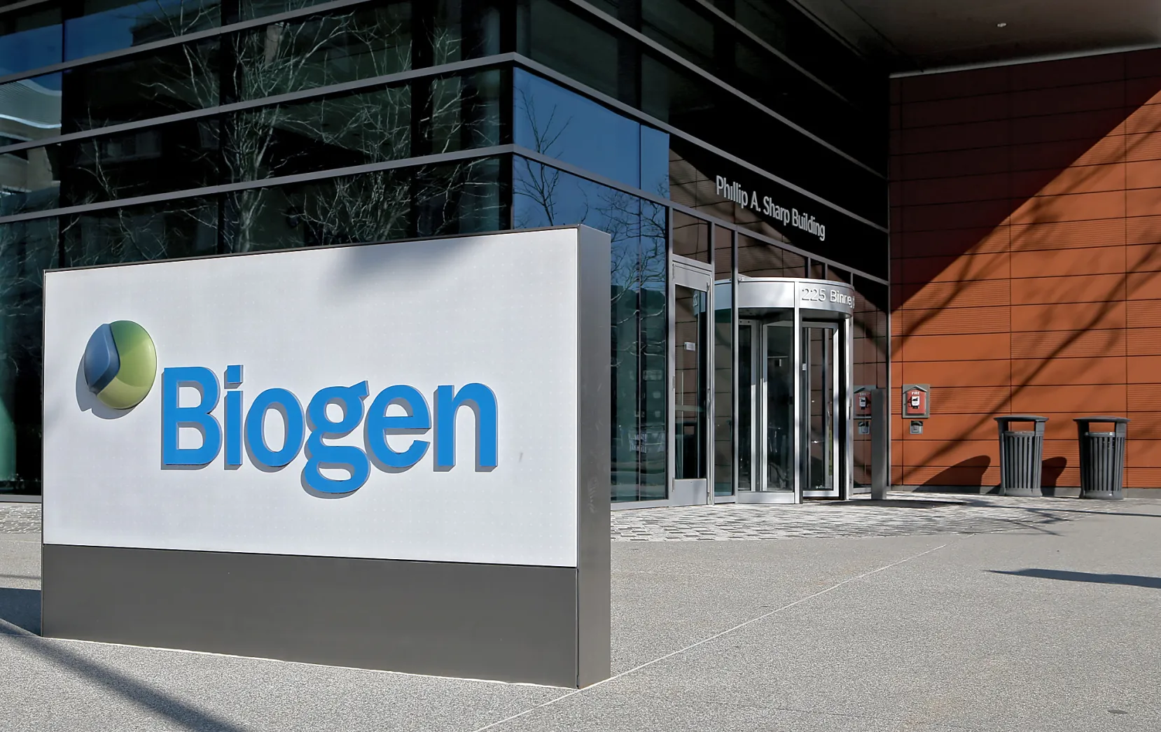Компания Biogen выходит на рынок лечения редких заболеваний